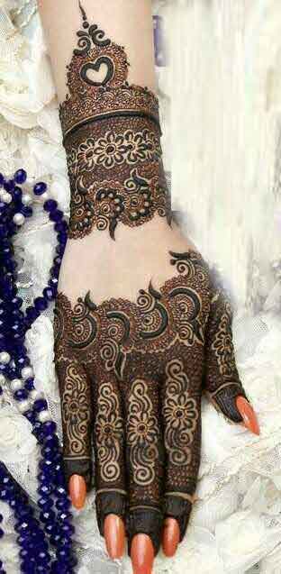 Best engagement mehndi designs for back hands