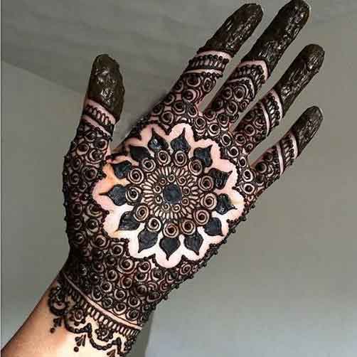 Full palm gol tikka mehndi designs for engagement