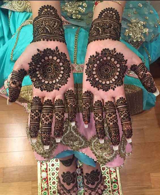 Gol tikka mehndi designs for bride engagement