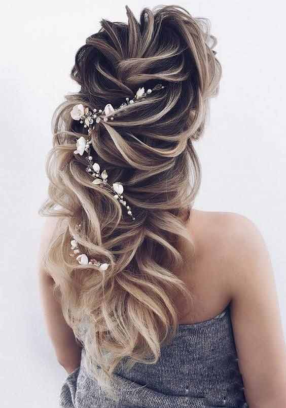 Twisted waves with hair jewelry hairstyle for Pakistani brides