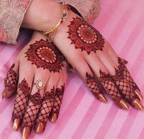 Back hand gol tikki mehndi designs for bridals