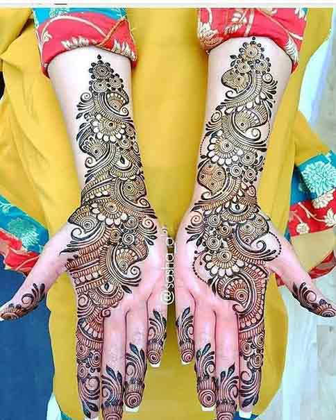 Side booti front hand mehndi ideas for brides