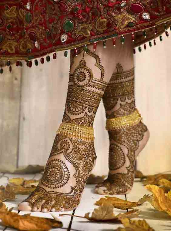 Full foot and leg mehndi designs for wedding bride