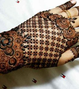 Best engagement mehndi designs for back hands
