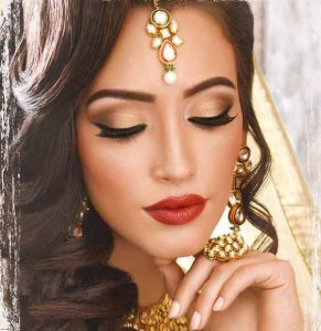 Simple golden makeup ideas with golden dress