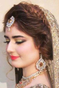 Latest Pakistani engagement makeup for grey dress color