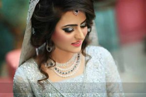 Latest Pakistani engagement makeup for ash grey dress color